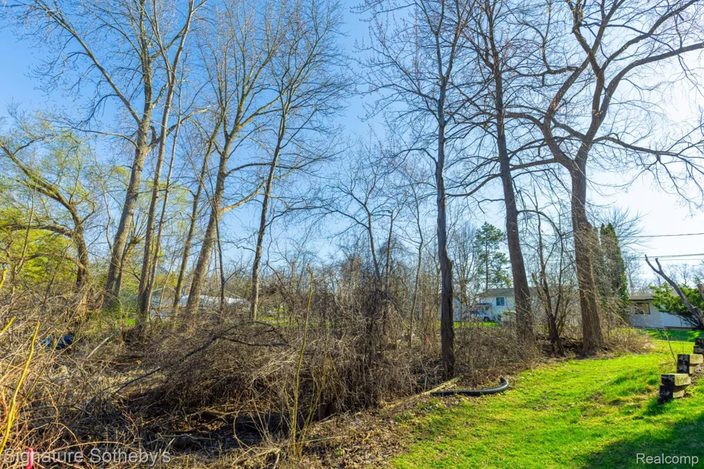 1105 Oregon Boulevard Waterford Charter Township, MI 48327