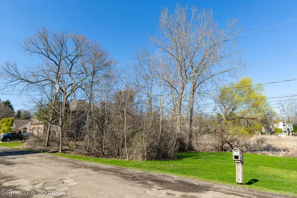 1105 Oregon Boulevard Waterford Charter Township, MI 48327