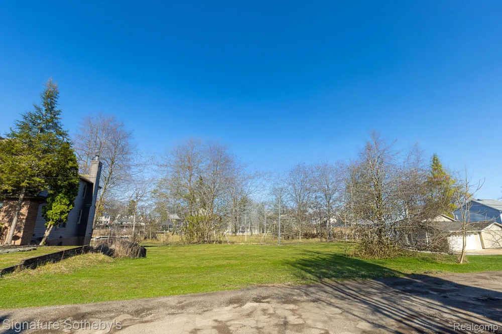 1105 Oregon Boulevard Waterford Charter Township, MI 48327