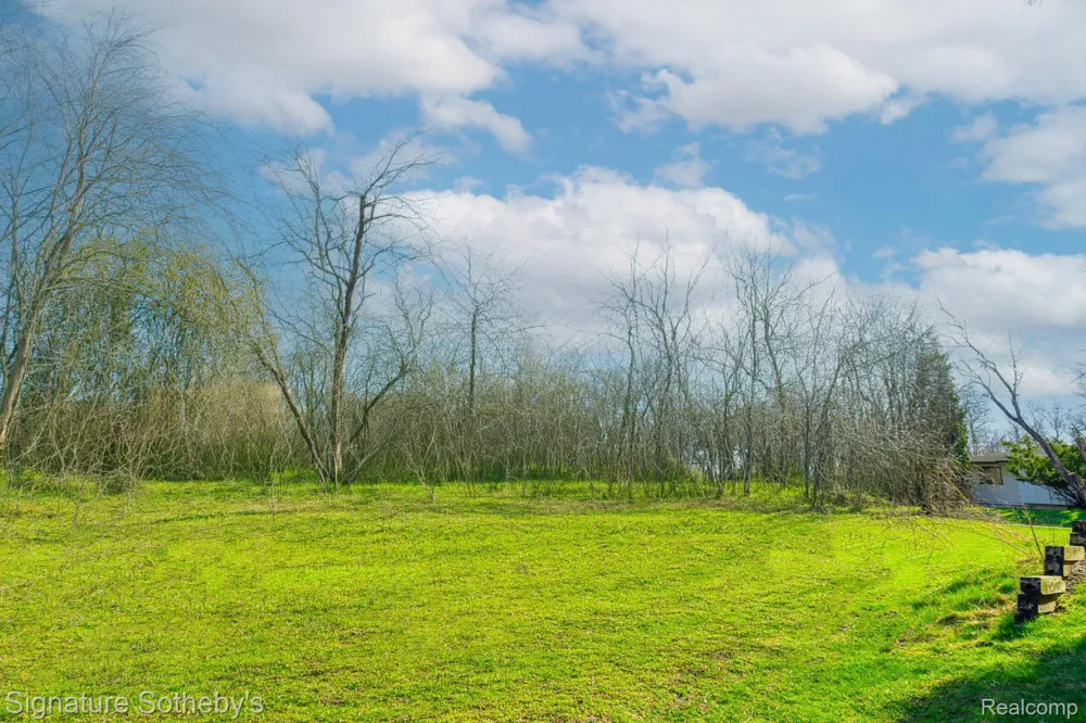 1105 Oregon Boulevard Waterford Charter Township, MI 48327