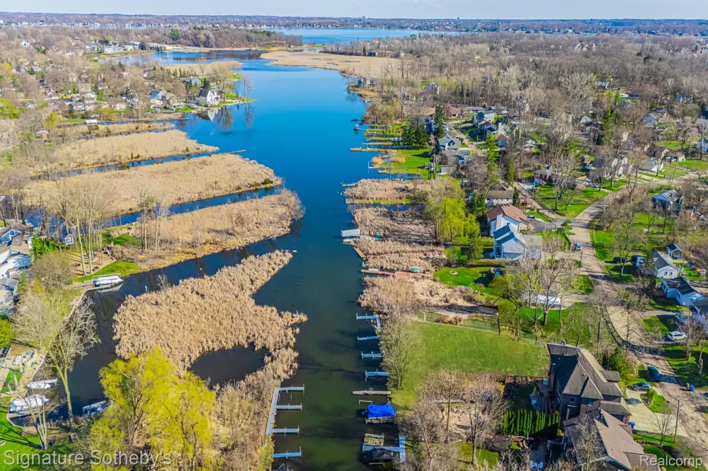 1105 Oregon Boulevard Waterford Charter Township, MI 48327