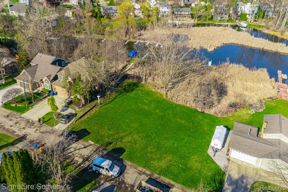 1105 Oregon Boulevard Waterford Charter Township, MI 48327