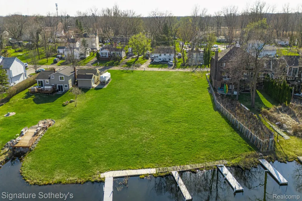 1105 Oregon Boulevard Waterford Charter Township, MI 48327