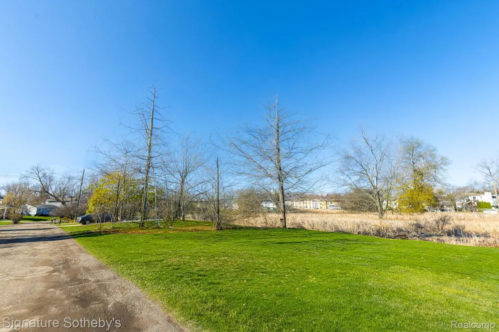 1105 Oregon Boulevard Waterford Charter Township, MI 48327