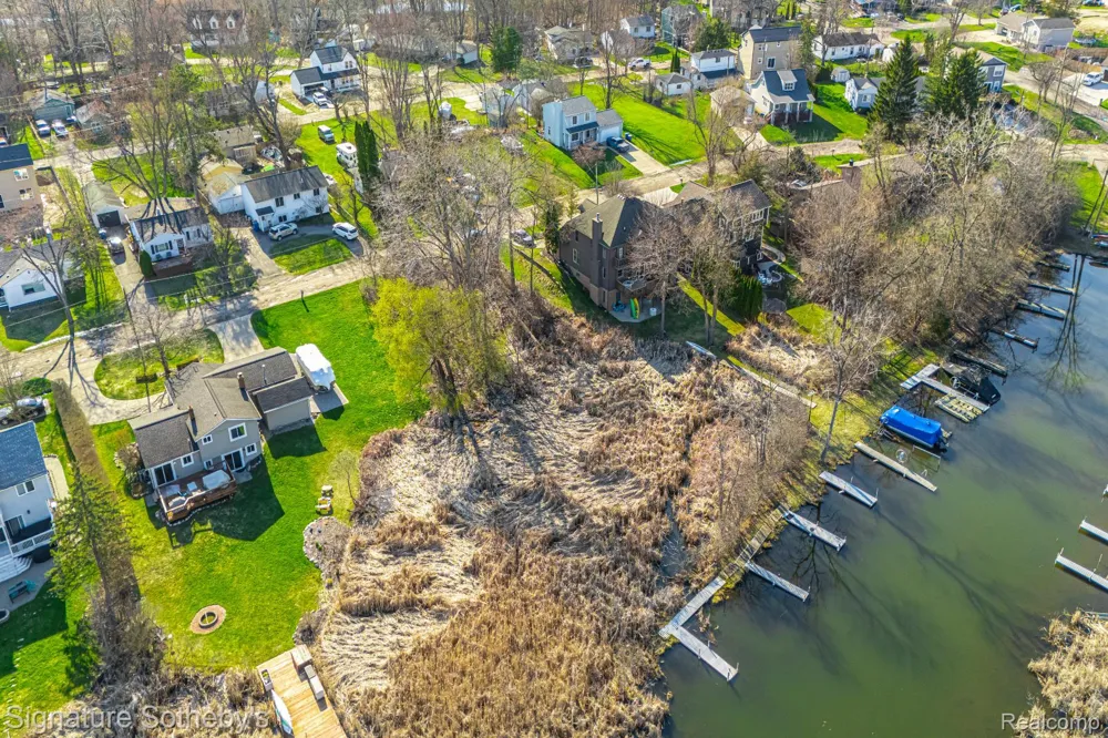 1105 Oregon Boulevard Waterford Charter Township, MI 48327