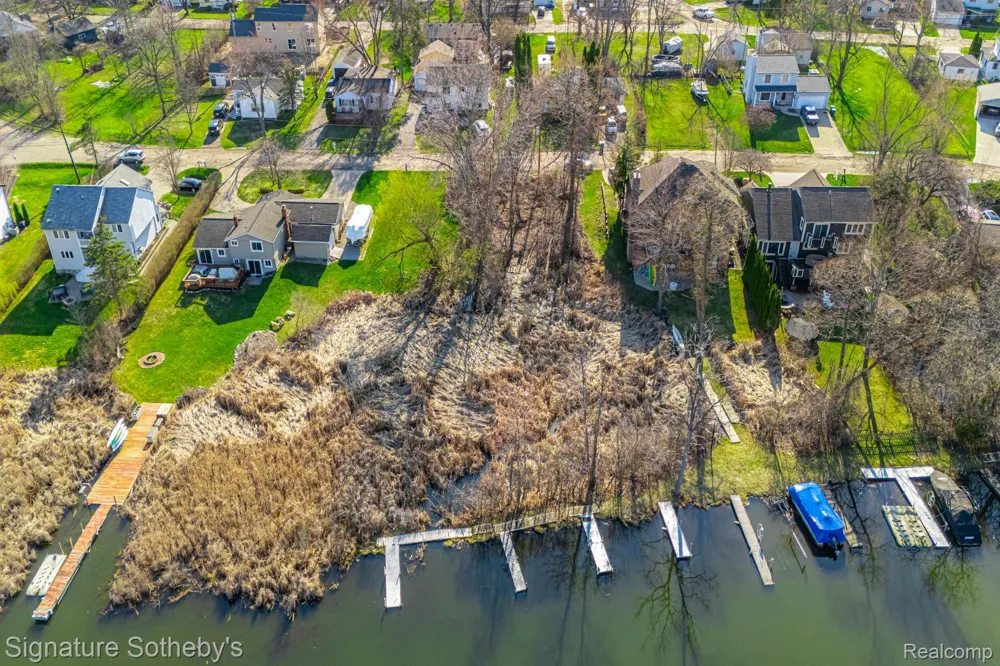 1105 Oregon Boulevard Waterford Charter Township, MI 48327