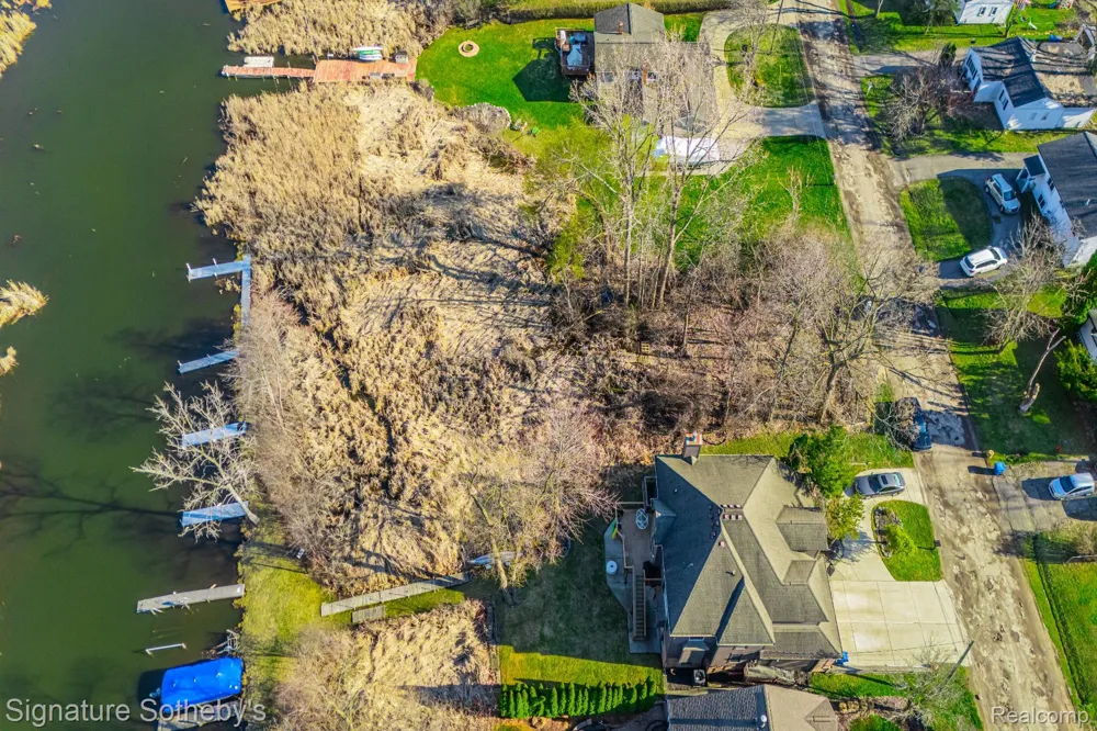 1105 Oregon Boulevard Waterford Charter Township, MI 48327