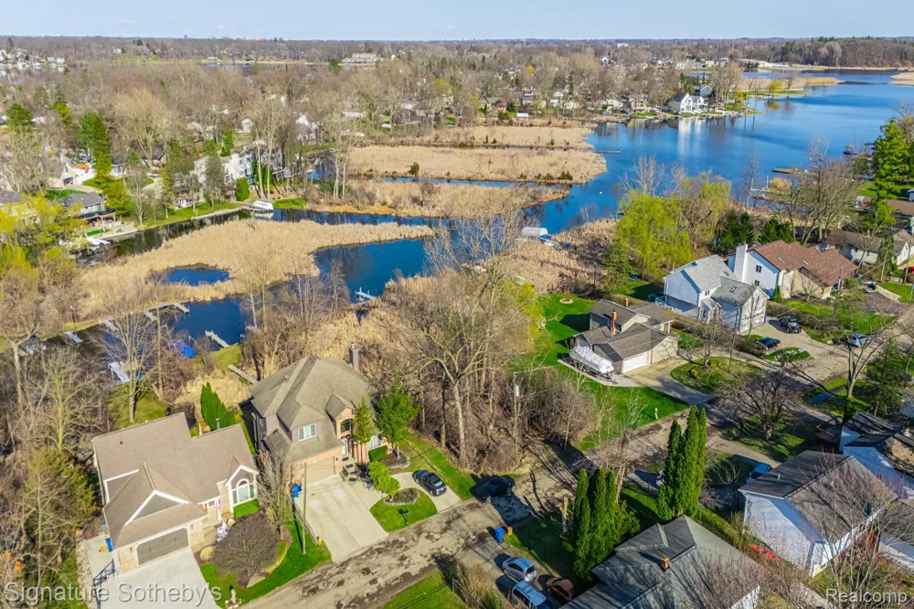 1105 Oregon Boulevard Waterford Charter Township, MI 48327