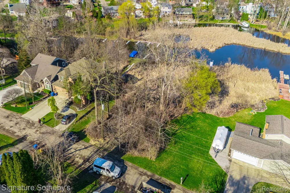 1105 Oregon Boulevard Waterford Charter Township, MI 48327