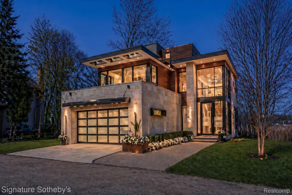1105 Oregon Boulevard Waterford Charter Township, MI 48327