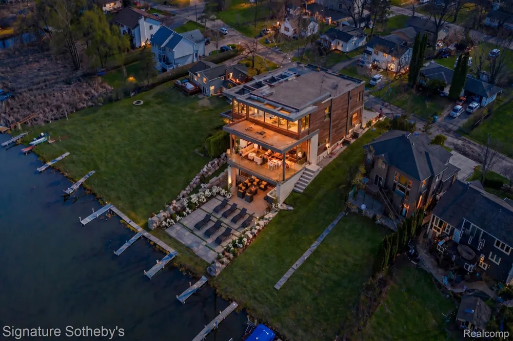 1105 Oregon Boulevard Waterford Charter Township, MI 48327