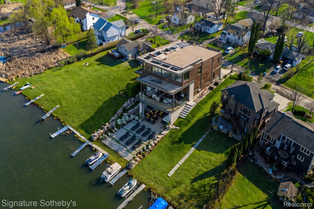 1105 Oregon Boulevard Waterford Charter Township, MI 48327