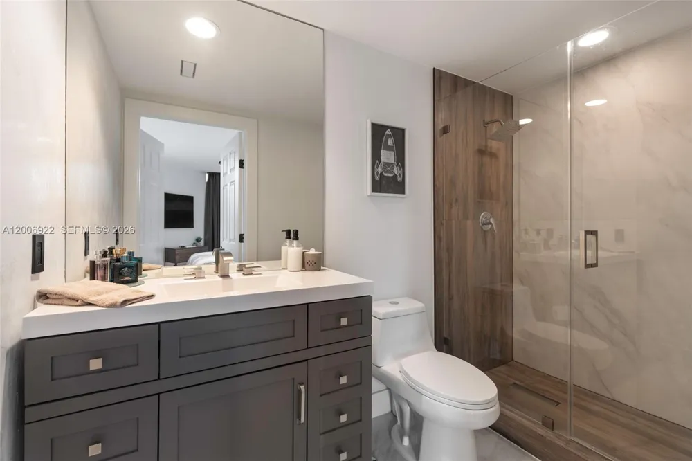 3370 Hidden Bay Dr #409 Aventura, FL 33180