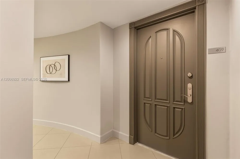 3370 Hidden Bay Dr #409 Aventura, FL 33180