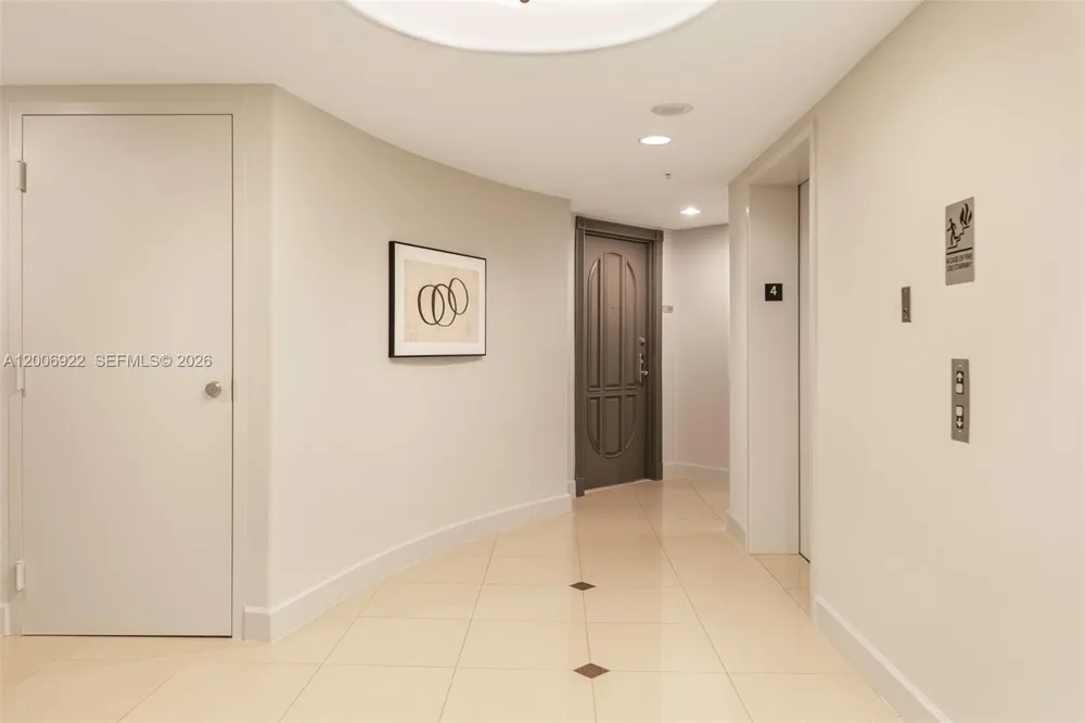 3370 Hidden Bay Dr #409 Aventura, FL 33180