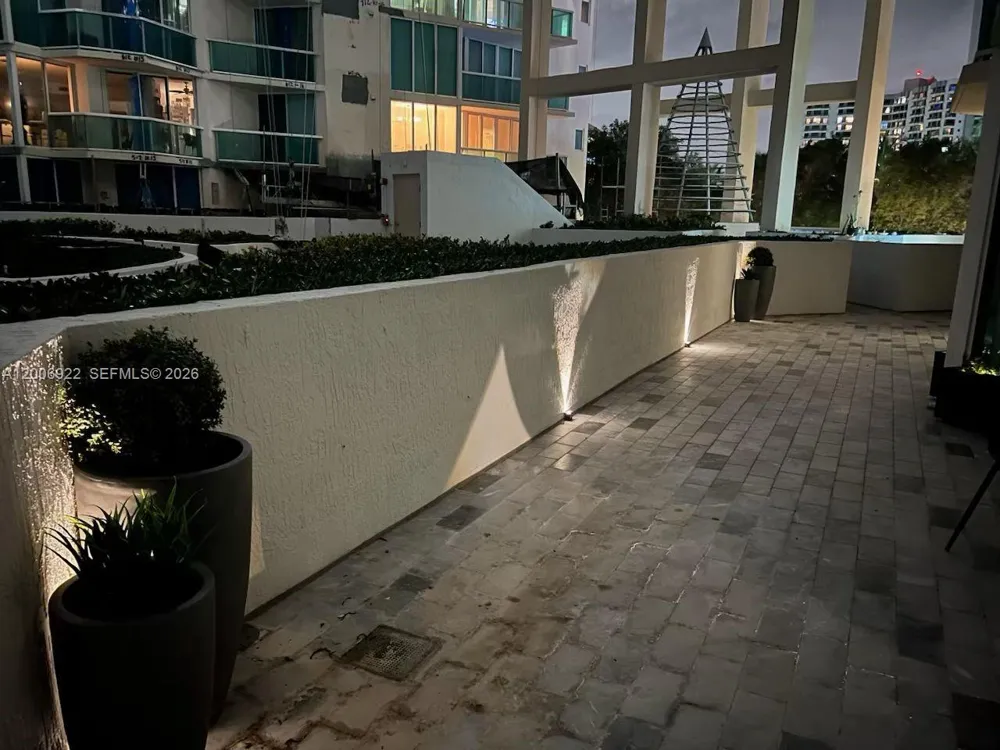 3370 Hidden Bay Dr #409 Aventura, FL 33180