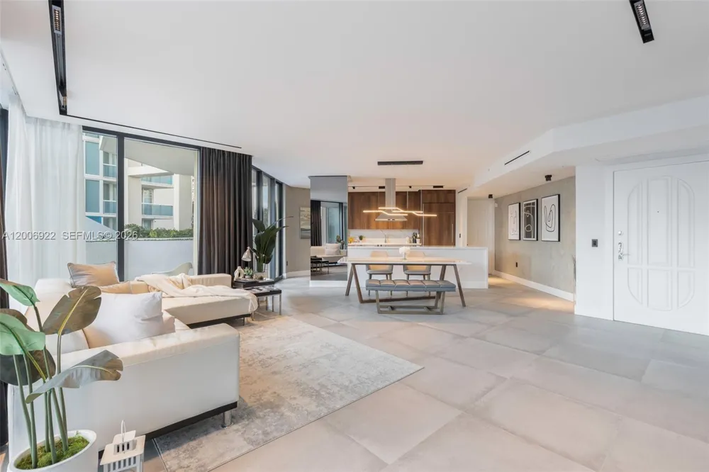 3370 Hidden Bay Dr #409 Aventura, FL 33180