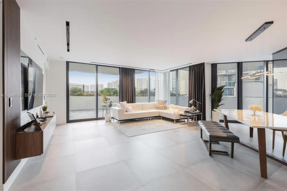 3370 Hidden Bay Dr #409 Aventura, FL 33180