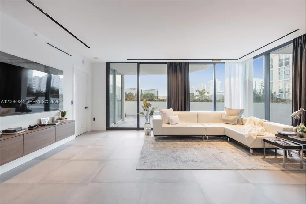 3370 Hidden Bay Dr #409 Aventura, FL 33180