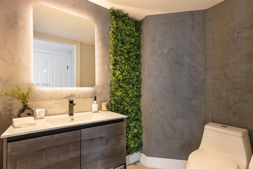 3370 Hidden Bay Dr #409 Aventura, FL 33180