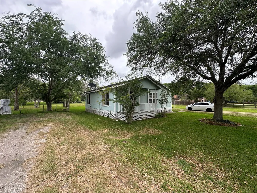 2570 Stadium Drive Alvin, TX 77511