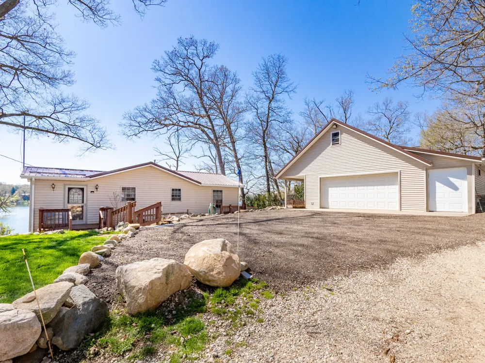 11915 Lakeway Street Prairieville Township, MI 49080