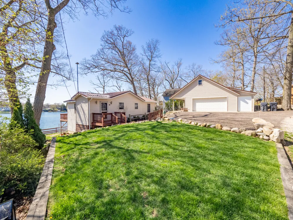 11915 Lakeway Street Prairieville Township, MI 49080