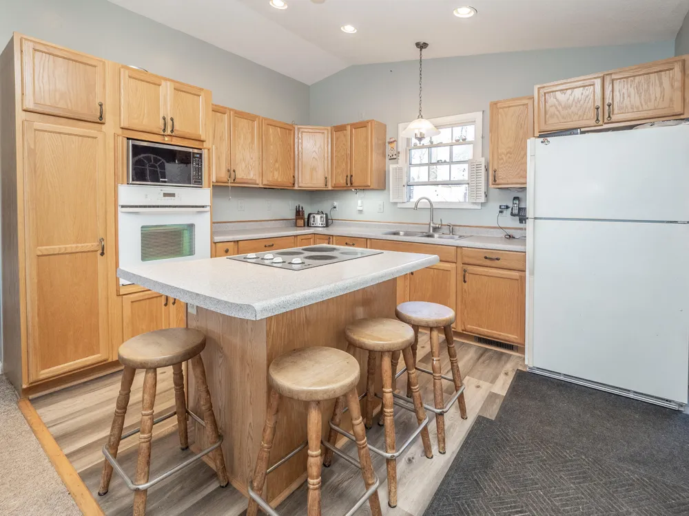 11915 Lakeway Street Prairieville Township, MI 49080