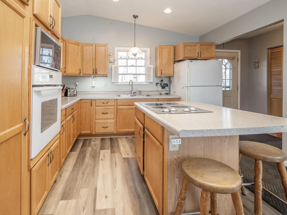 11915 Lakeway Street Prairieville Township, MI 49080