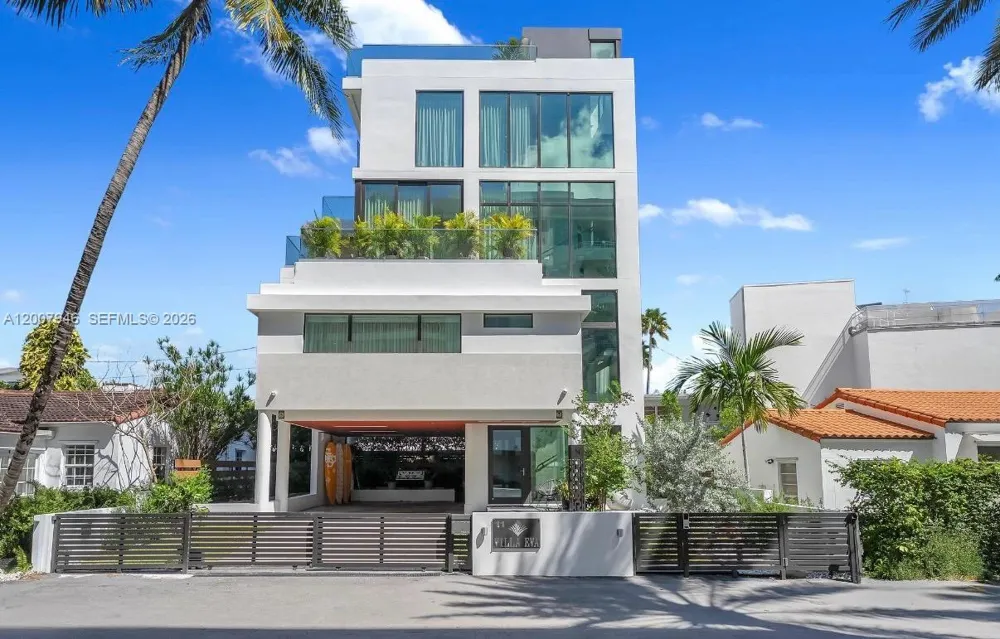 11 Century Ln Miami Beach, FL 33139