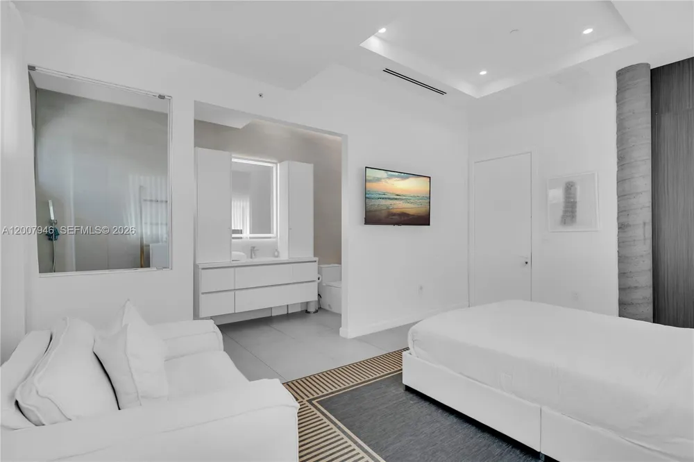 11 Century Ln Miami Beach, FL 33139