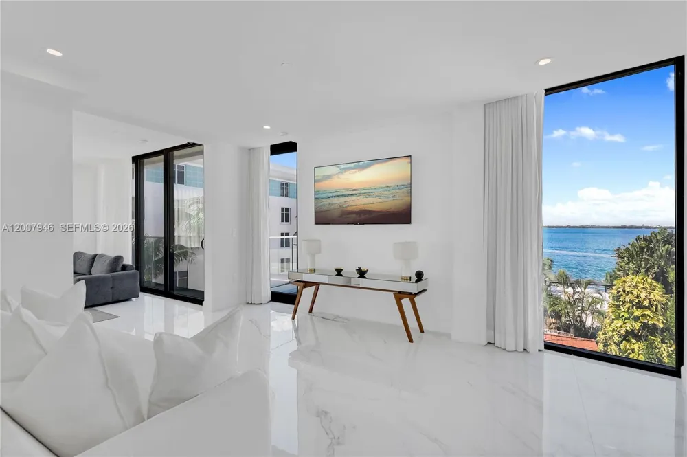 11 Century Ln Miami Beach, FL 33139