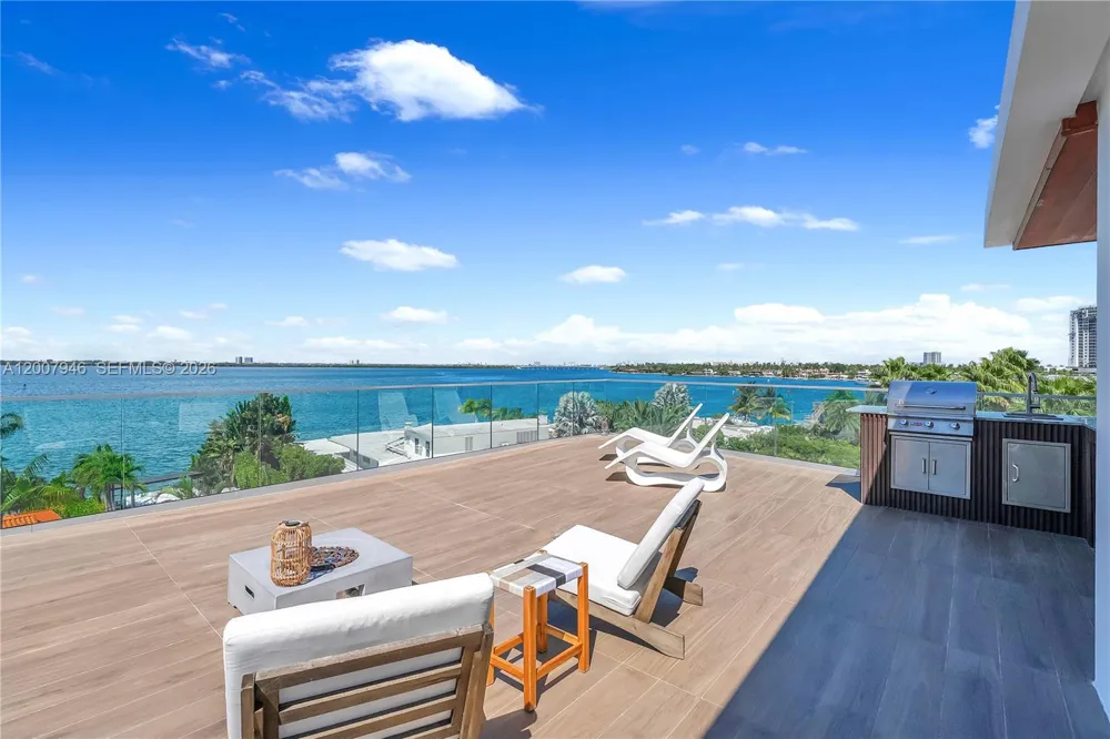 11 Century Ln Miami Beach, FL 33139