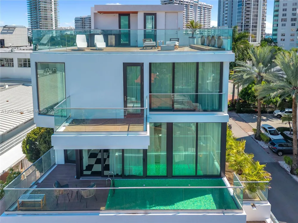 11 Century Ln Miami Beach, FL 33139