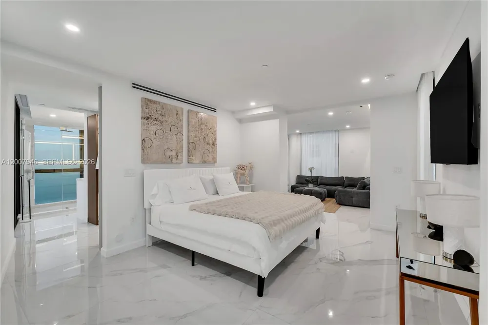 11 Century Ln Miami Beach, FL 33139