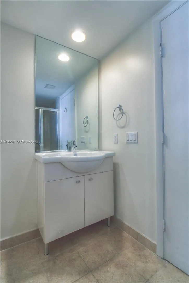 1830 S Ocean Dr #1708 Hallandale Beach, FL 33009