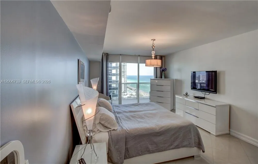 1830 S Ocean Dr #1708 Hallandale Beach, FL 33009