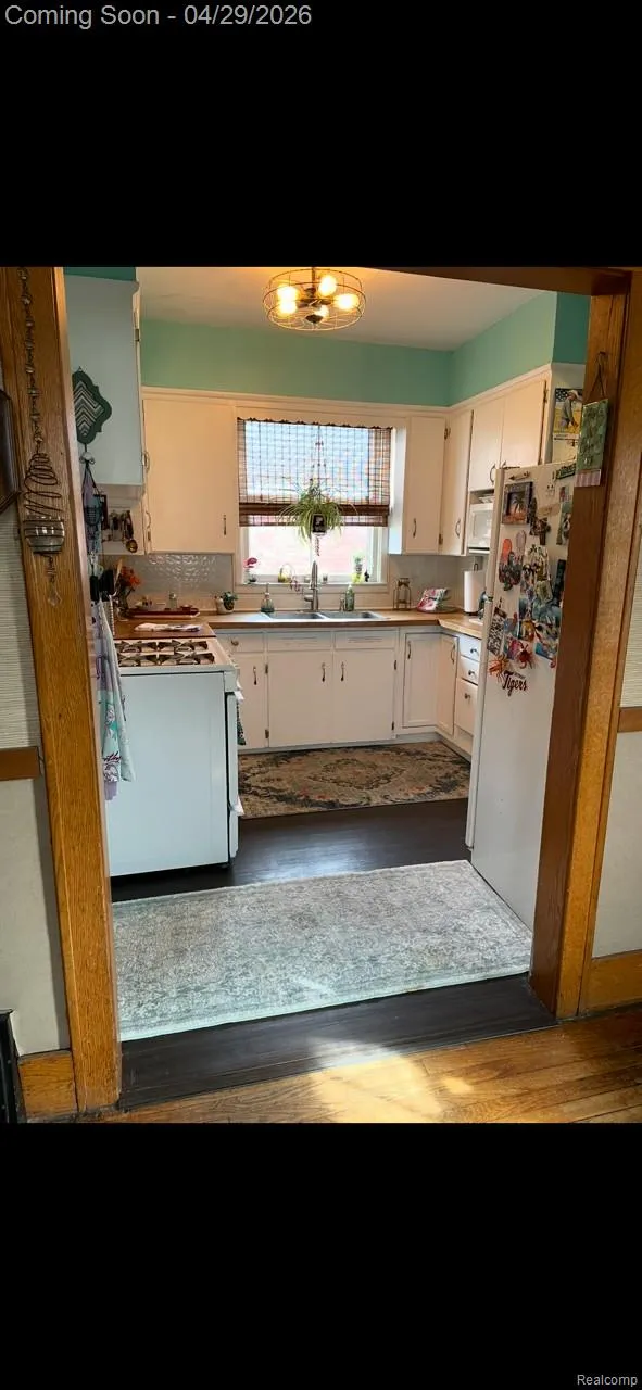 45236 Deshon Street Utica City, MI 48317