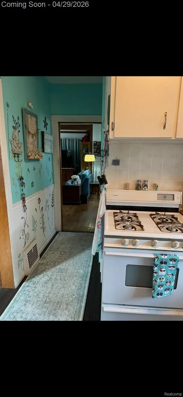 45236 Deshon Street Utica City, MI 48317
