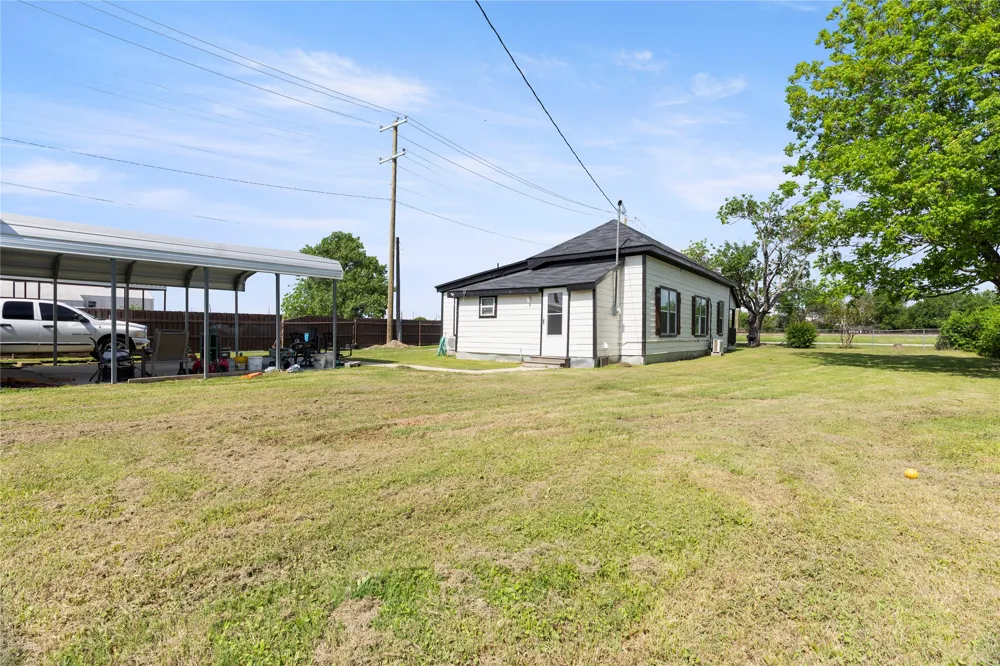 300 S Wall Street Itasca, TX 76055