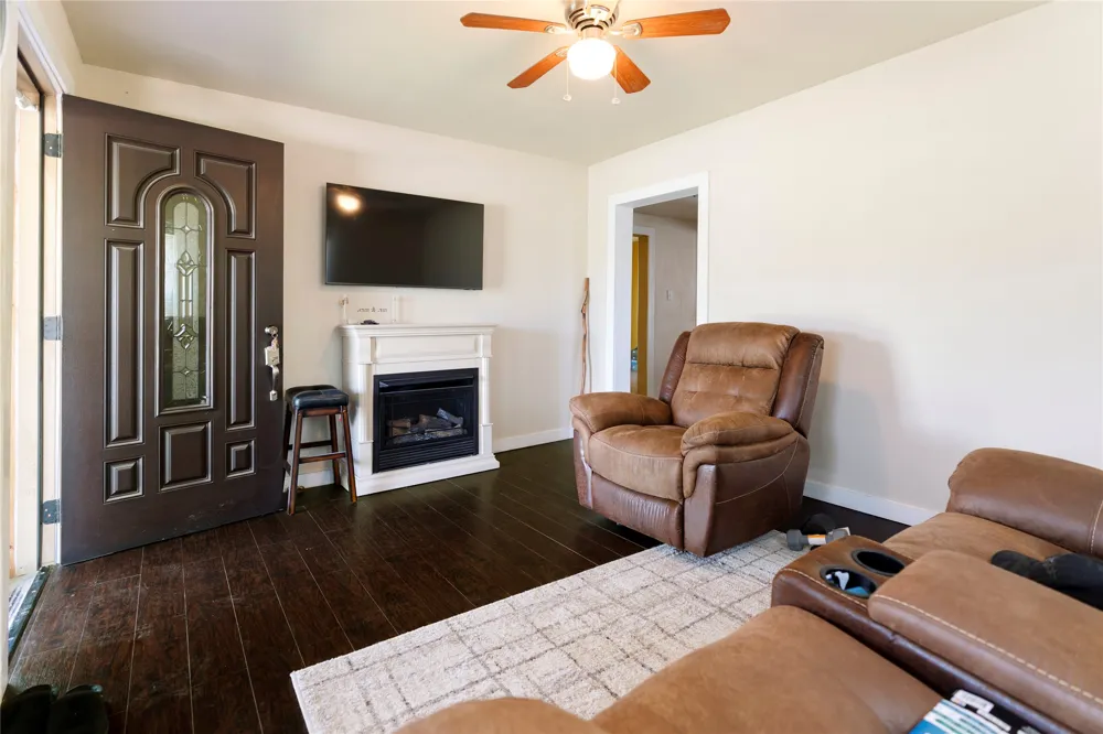 300 S Wall Street Itasca, TX 76055
