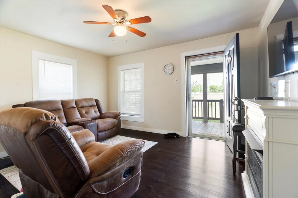 300 S Wall Street Itasca, TX 76055