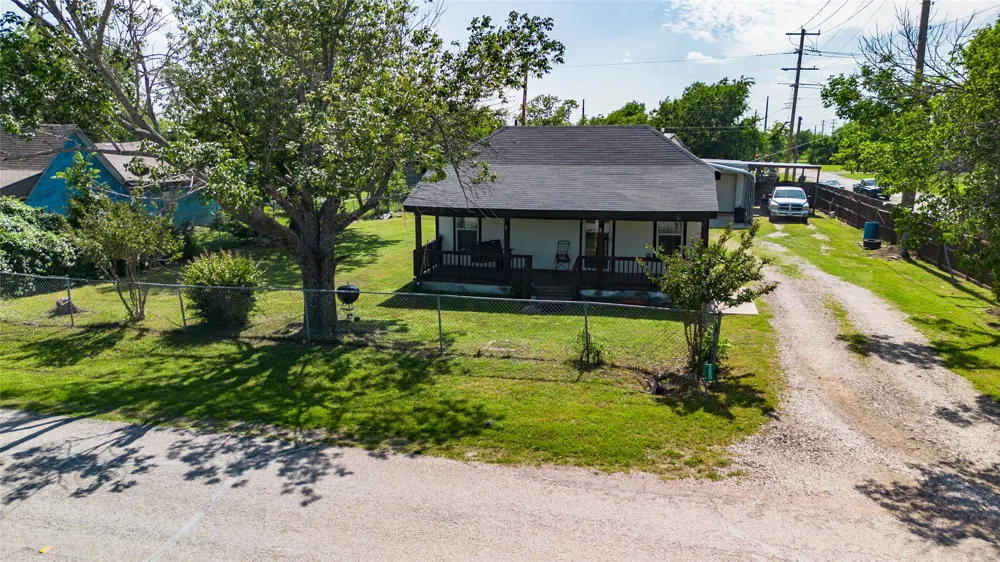 300 S Wall Street Itasca, TX 76055