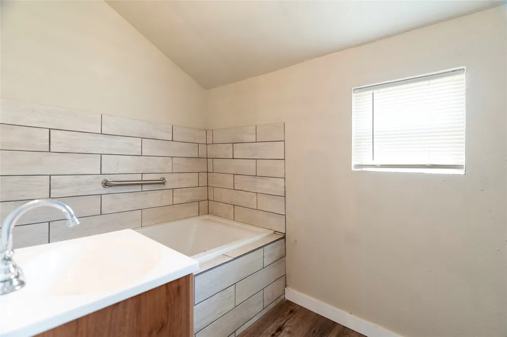 300 S Wall Street Itasca, TX 76055