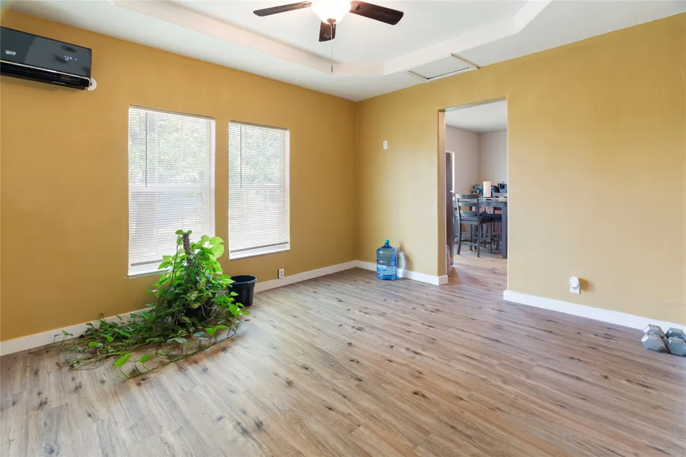 300 S Wall Street Itasca, TX 76055