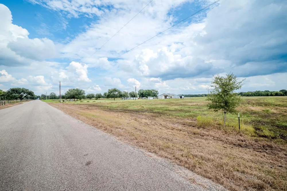 1 Charlie Meyer Road Damon, TX 77430