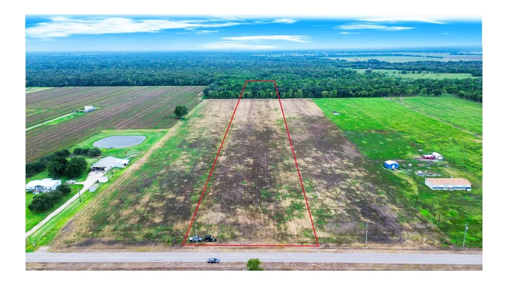 2 Charlie Meyer Road Damon, TX 77430