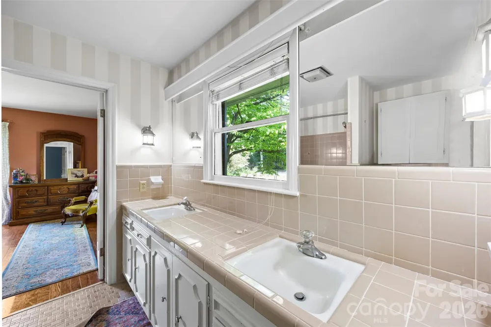 208 S Dixie Street Cherryville, NC 28021