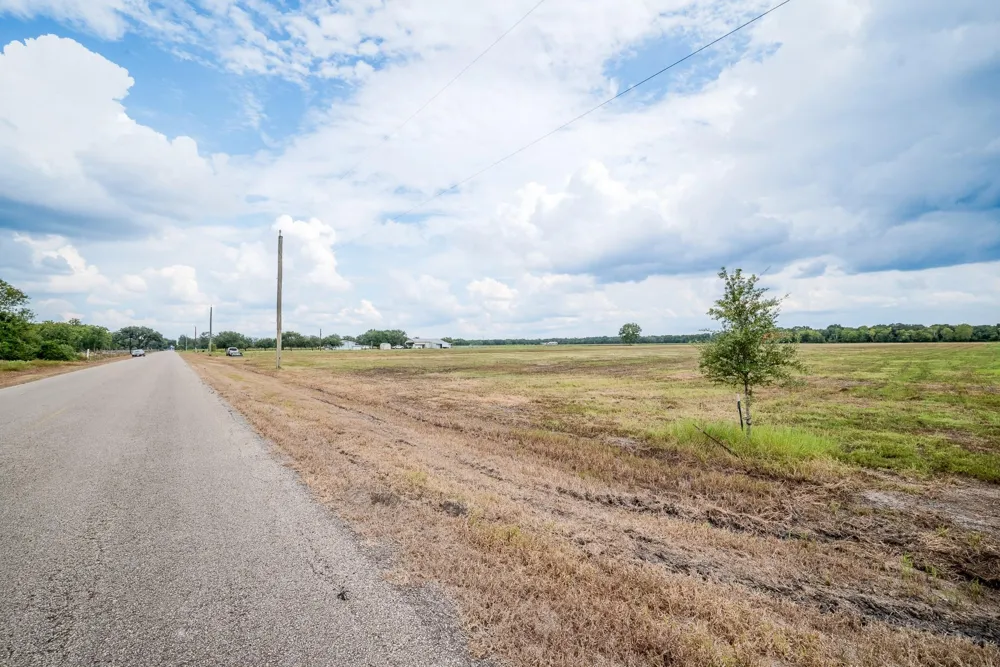 3 Charlie Meyer Road Damon, TX 77430