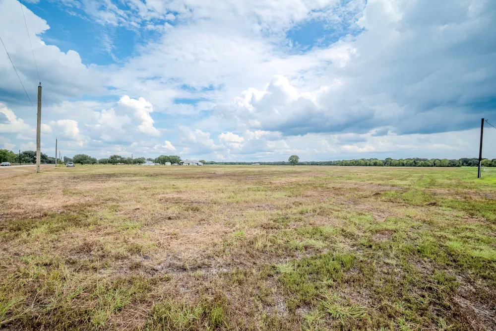 3 Charlie Meyer Road Damon, TX 77430